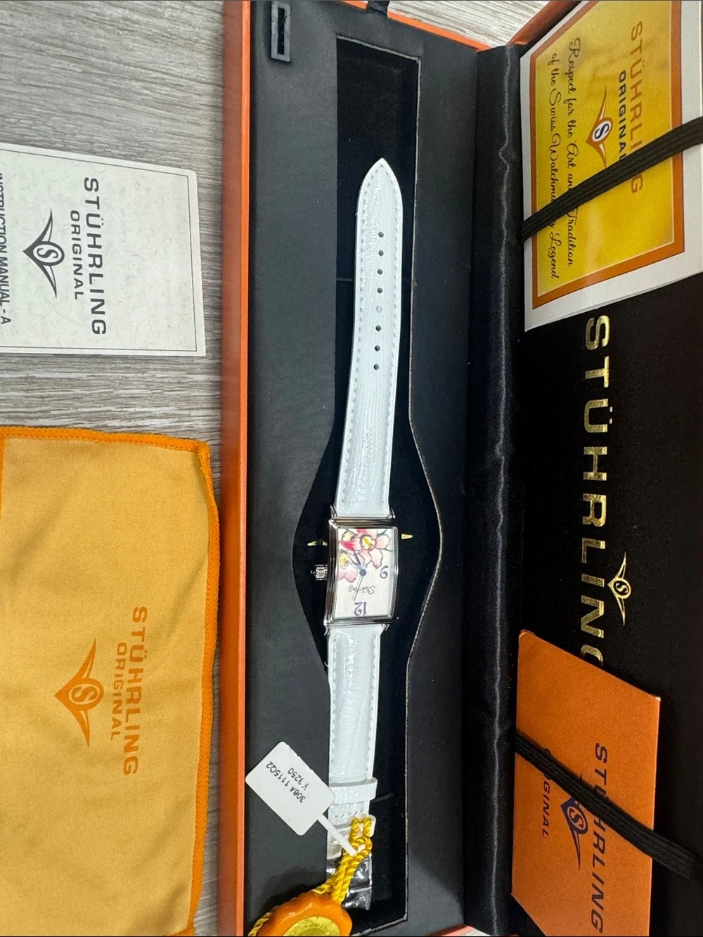 Stuhrling Original elegant white